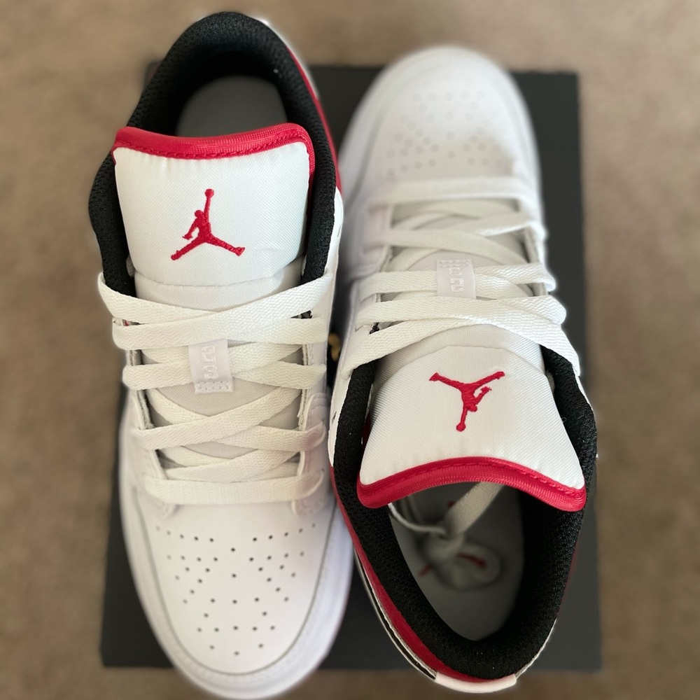 Air Jordan 1s Mid - Picture 4 of 8